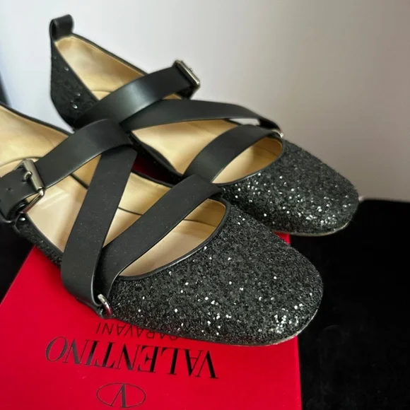 Valentino Garavani Rockstud Ballet Flats 🖤 - Picture 9 of 10